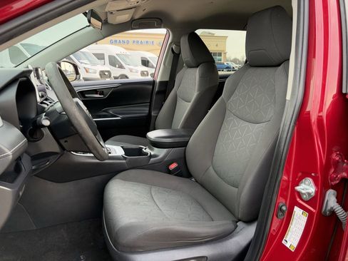 Used 2023 Toyota RAV4 XLE image 25