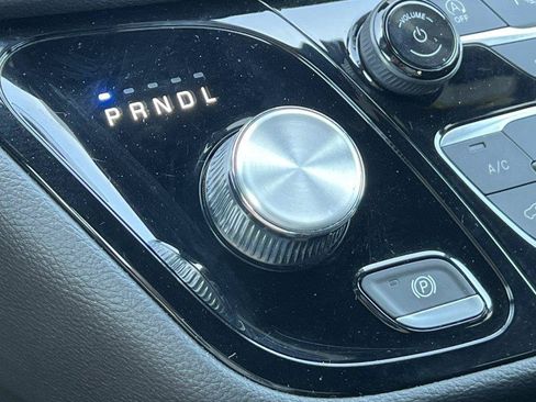 Used 2023 Chrysler Pacifica Touring FWD image 27
