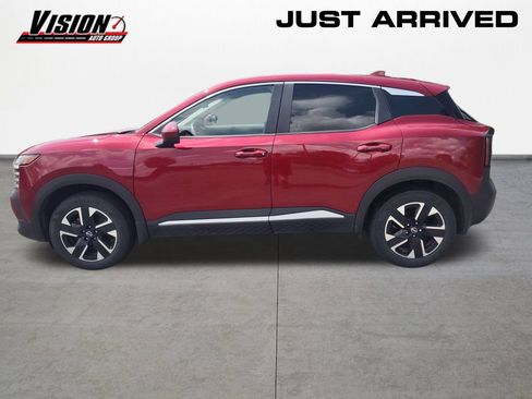 Used 2025 Nissan Kicks SV AWD/4WD image 2