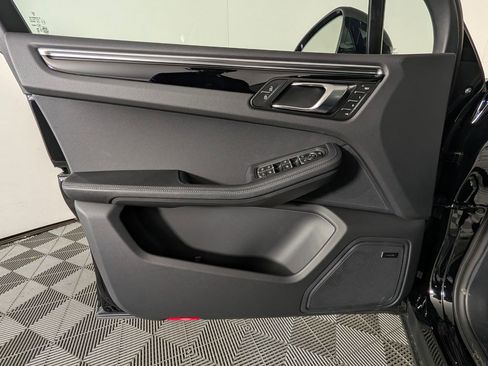 New 2026 Porsche Macan image 25