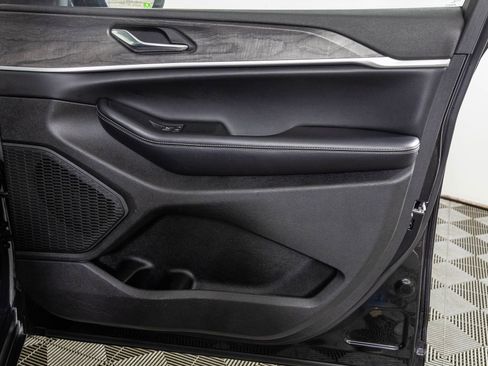 Used 2024 Jeep Grand Cherokee L Limited w/ Luxury Tech Group II image 53