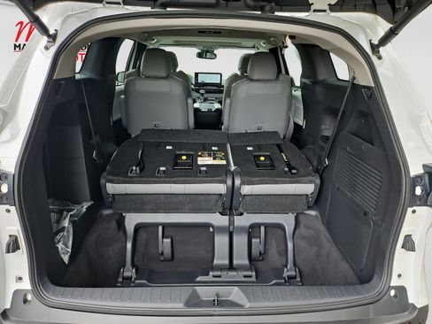 Used 2025 Toyota Sienna XLE FWD image 19