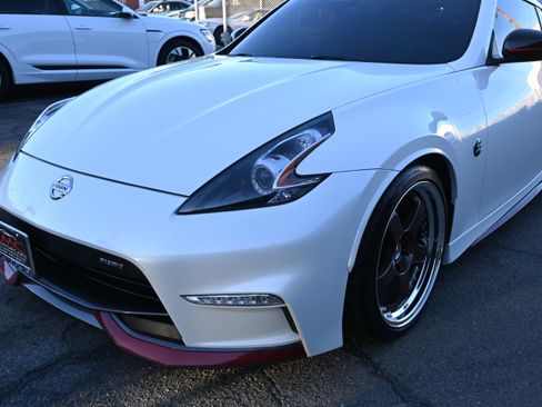 Used 2015 Nissan 370Z NISMO image 11