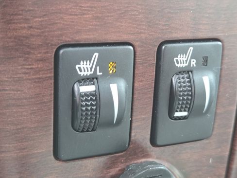 Used 2013 Toyota Sienna XLE FWD image 5