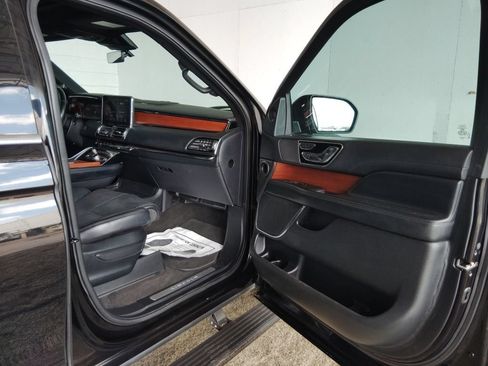 Used 2020 Lincoln Navigator Reserve RWD image 10