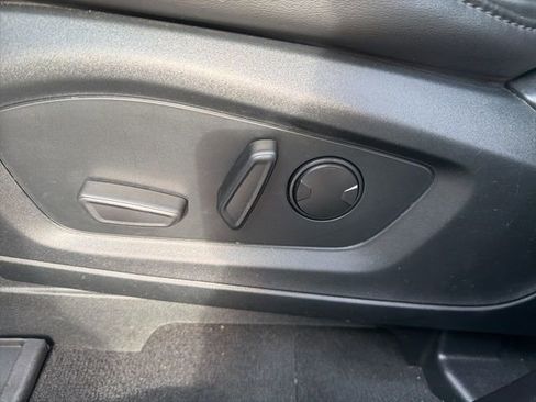 Certified 2022 Ford Explorer XLT w/ Equipment Group 202A image 27