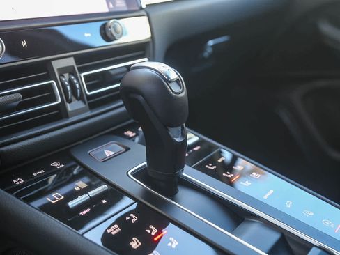 Used 2024 Porsche Macan Turbo image 18