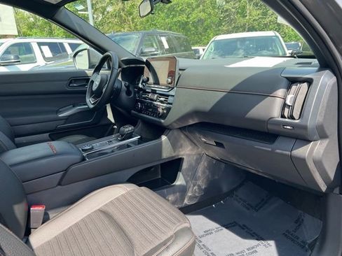 Used 2025 Nissan Pathfinder Rock Creek AWD/4WD image 28