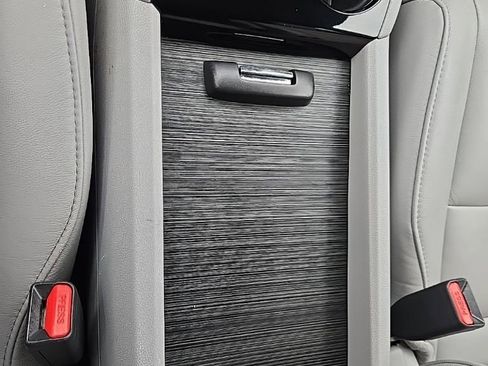 Used 2018 Honda Pilot Touring image 36