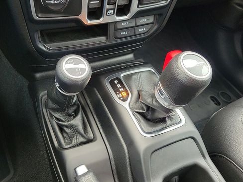 Used 2023 Jeep Gladiator Sport AWD/4WD image 17