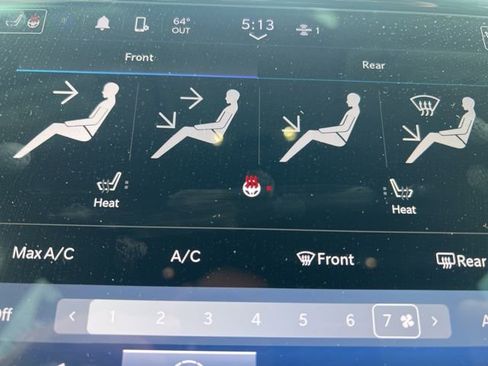 Used 2022 Chrysler Pacifica Touring-L FWD image 34