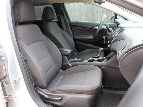 Used 2018 Chevrolet Cruze LT FWD image 37