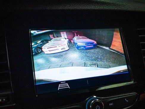 Used 2022 Buick Encore Preferred w/ Safety Package FWD image 20
