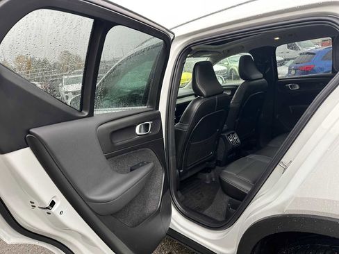 Used 2025 Volvo XC40 B5 Core w/ Protection Package Premier image 16