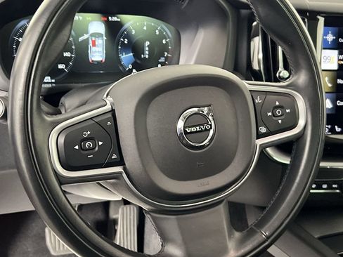 Used 2021 Volvo XC60 T5 Momentum w/ Premium Package image 13