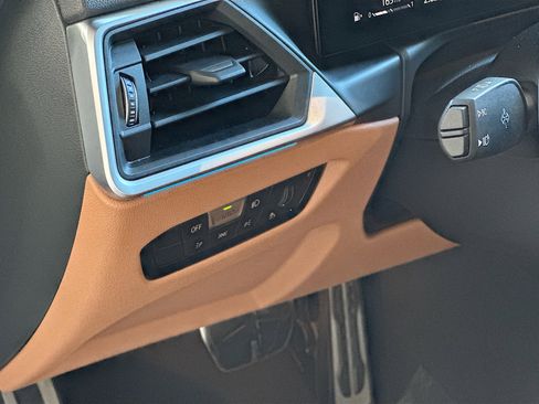 Used 2023 BMW 330i Sedan w/ M Sport Package image 10