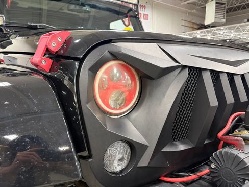 Used 2015 Jeep Wrangler Unlimited Sahara w/ Connectivity Group image 6