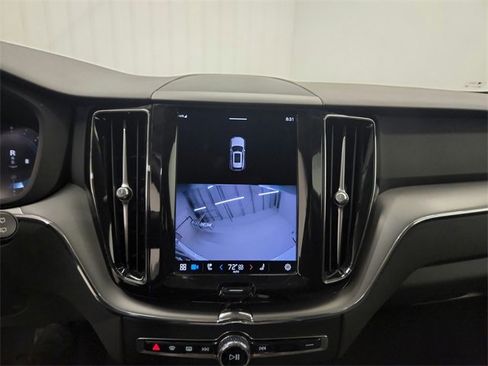 Used 2023 Volvo XC60 B5 Core image 23