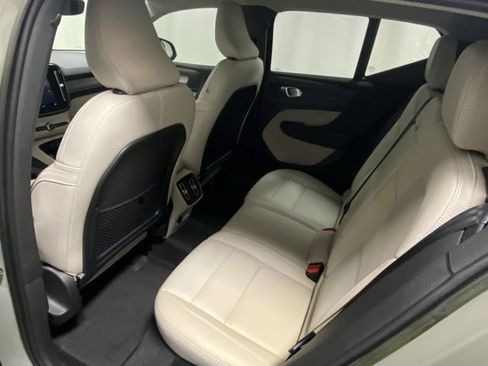 Certified 2024 Volvo XC40 B5 Plus w/ Protection Package Premier image 13