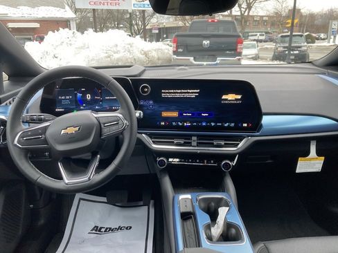 New 2026 Chevrolet Equinox EV LT image 11