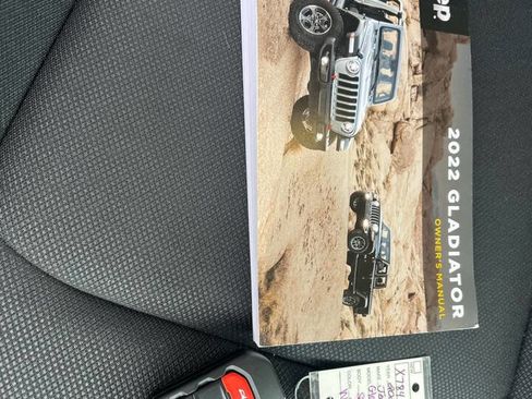 Used 2022 Jeep Gladiator Sport image 29