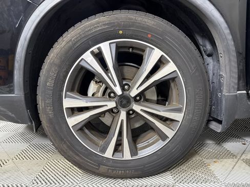Used 2019 Nissan Rogue SV w/ Premium Package FWD image 21