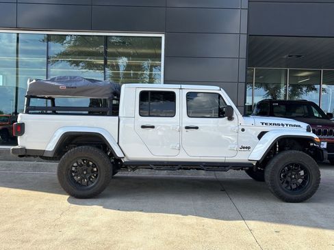 New 2025 Jeep Gladiator Sport image 2