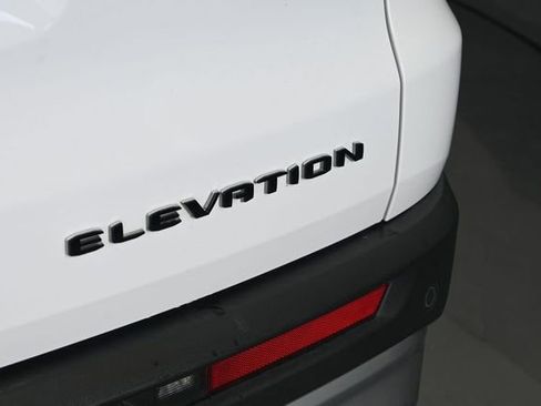Used 2025 GMC Acadia Elevation FWD image 12
