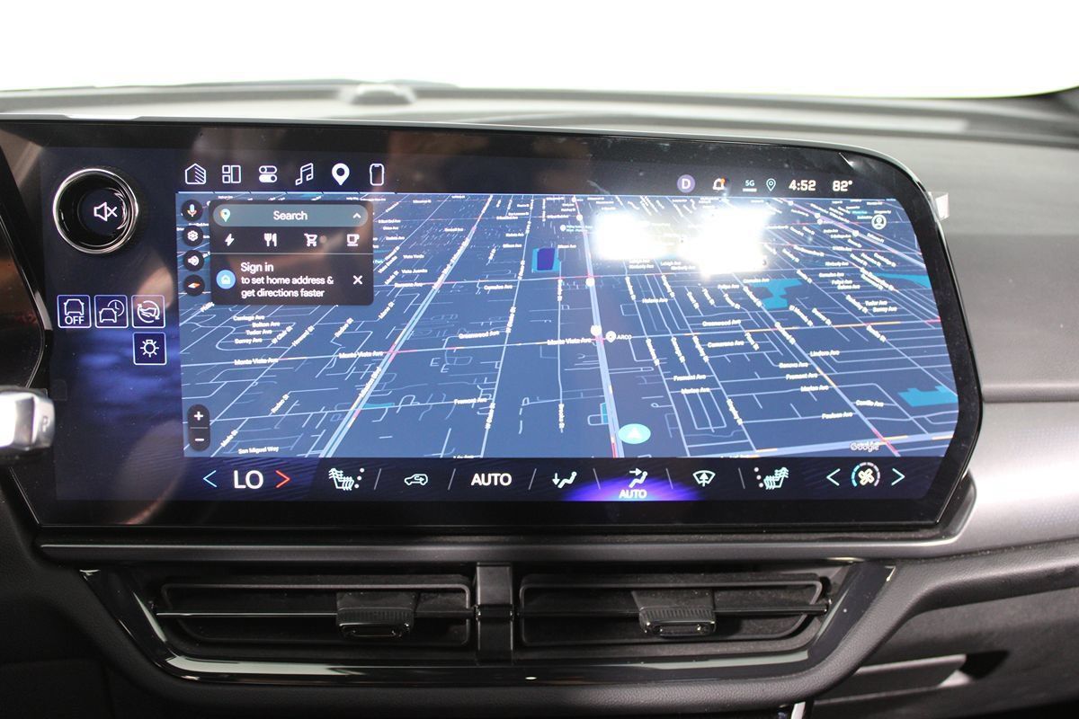 Used 2024 Chevrolet Equinox EV RS FWD image 9