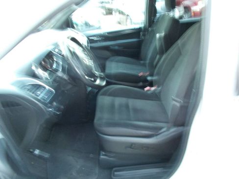 Used 2019 Dodge Grand Caravan SE FWD image 10