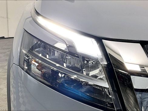 Used 2024 Nissan Pathfinder Platinum image 28