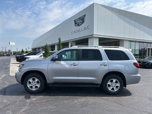 Used 2019 Toyota Sequoia SR5 AWD/4WD image 1