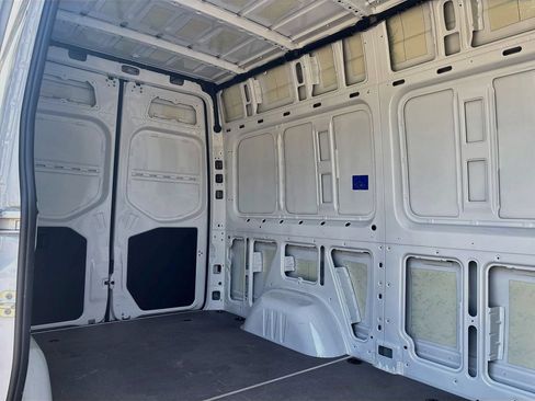 Used 2025 Mercedes-Benz Sprinter 2500 image 18
