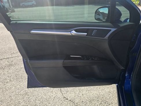 Used 2016 Ford Fusion SE FWD image 9