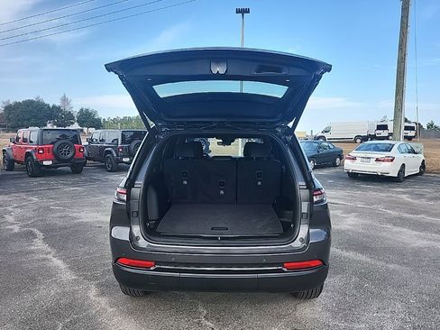 New 2025 Jeep Grand Cherokee Altitude image 18