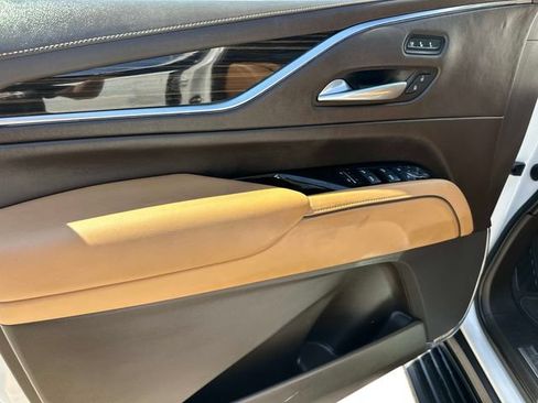 Used 2021 Cadillac Escalade Premium Luxury w/ LPO, Illumination Package AWD/4WD image 16