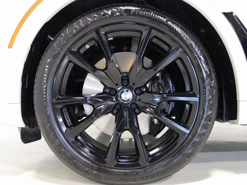 Used 2024 BMW X7 M60i image 89