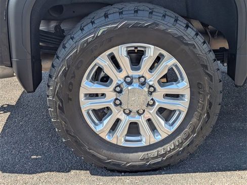 Used 2022 GMC Sierra 2500 Denali w/ Denali Black Diamond Edition image 9