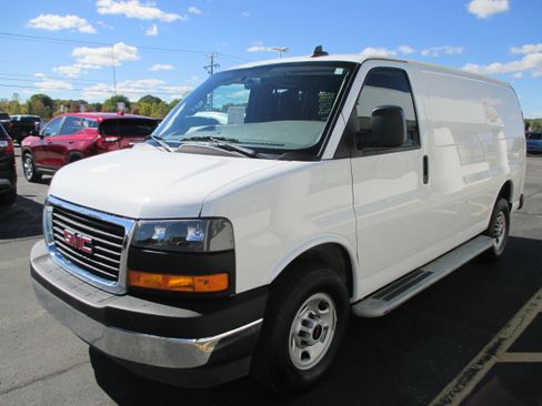 Used 2023 GMC Savana 2500 w/ Driver Convenience Package image 7