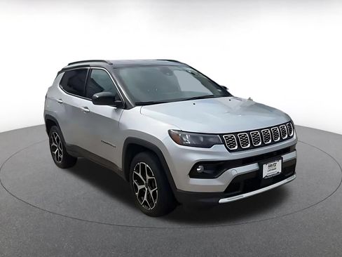Used 2025 Jeep Compass Limited AWD/4WD image 3