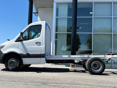 New 2024 Mercedes-Benz Sprinter 4500 image 3