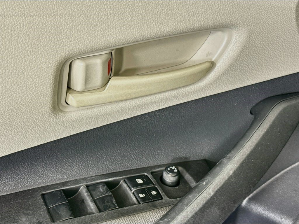Used 2022 Toyota Corolla LE FWD image 22