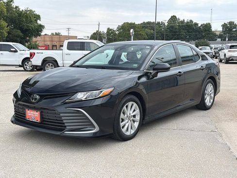 Used 2021 Toyota Camry LE FWD image 9