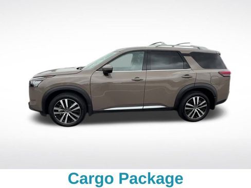 Used 2025 Nissan Pathfinder Platinum image 3
