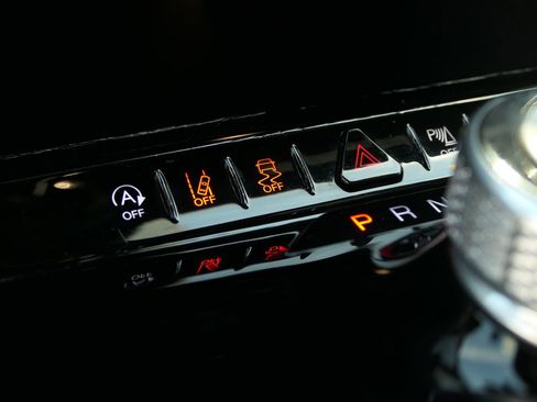 Used 2024 Jeep Wagoneer L Series II image 23