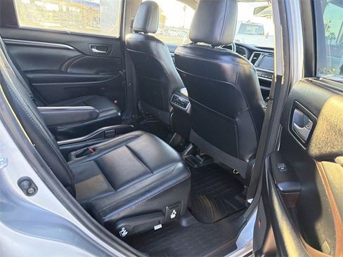 Used 2014 Toyota Highlander Limited image 30