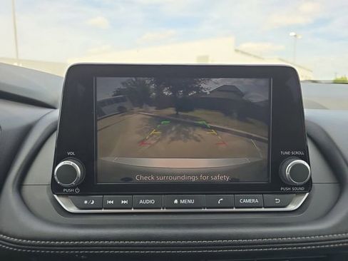 Used 2024 Nissan Rogue SV image 9