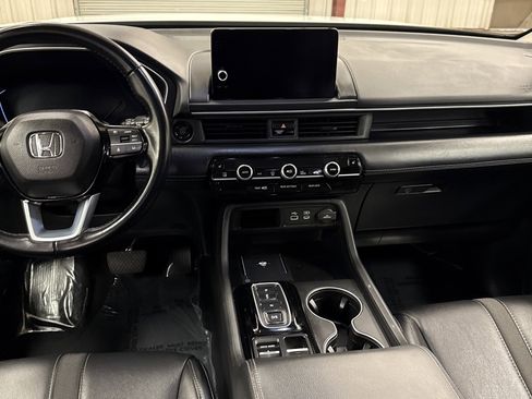 Used 2025 Honda Pilot EX-L image 16