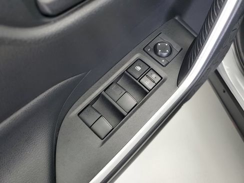 Used 2019 Toyota RAV4 LE w/ Carpet Mat Package AWD/4WD image 21