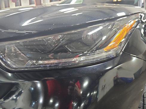 Used 2023 Toyota Highlander XSE FWD image 34